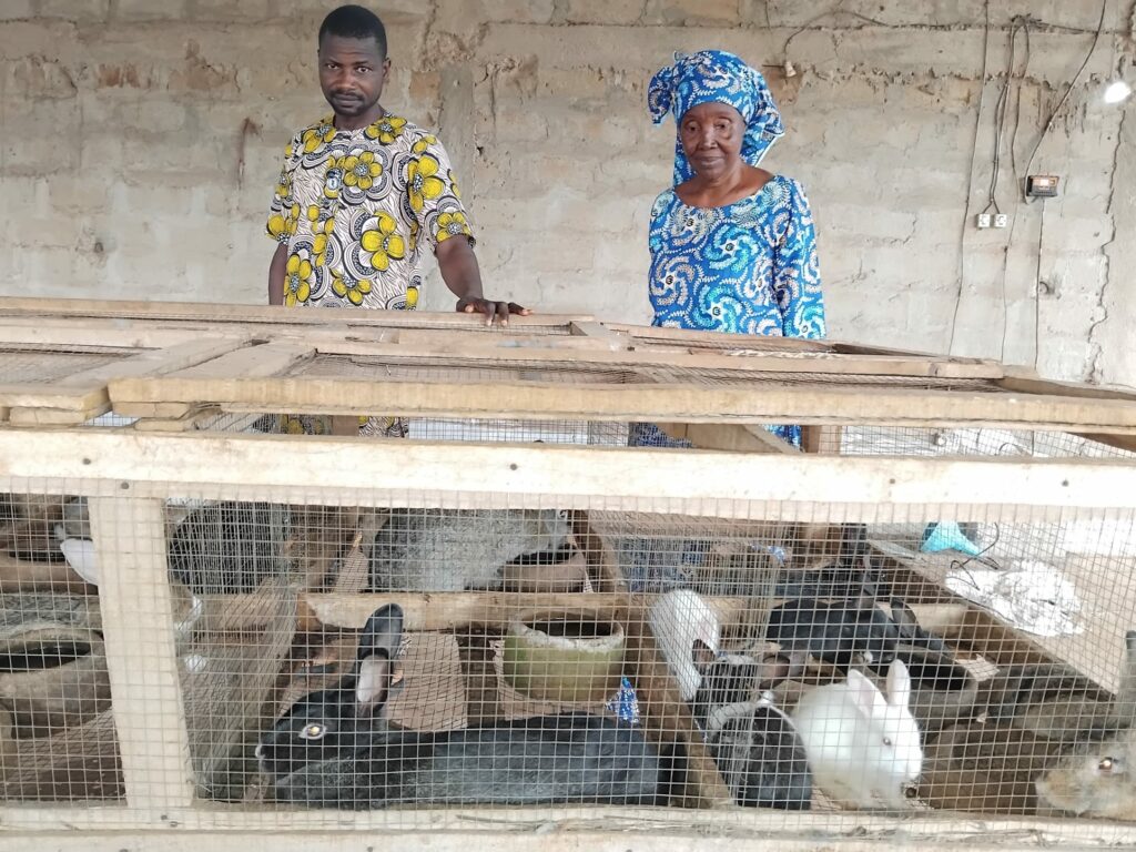 Le clapier à lapins de l'orphelinat de Pobé